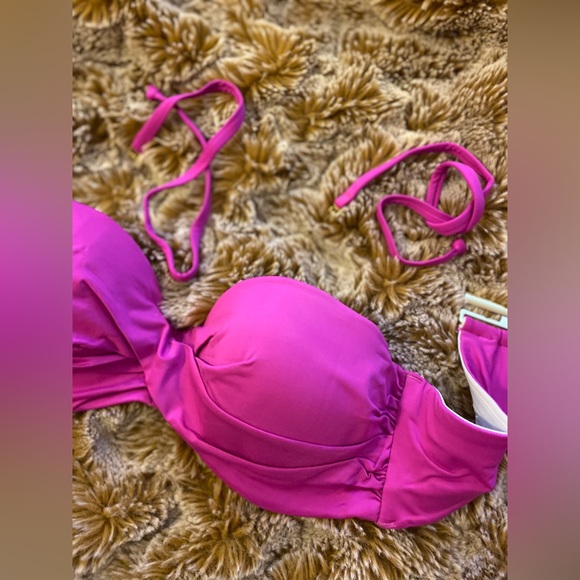 Like new fuscia bandeau bikini top with removable straps - Picture 5 of 7